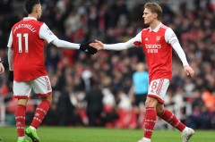 欧文曼联生涯回顾：足球巨星的心路成长与未来展望